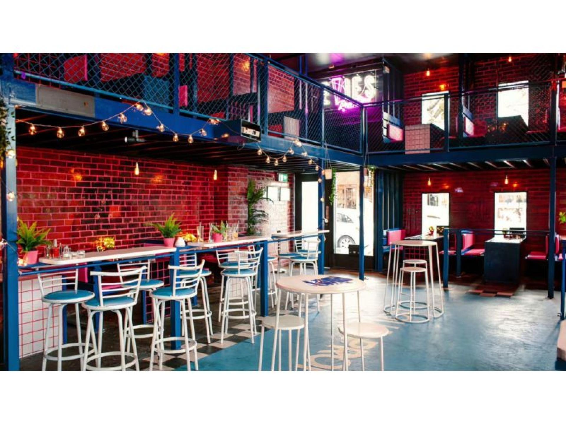 Evies Disco Diner - 676296 3