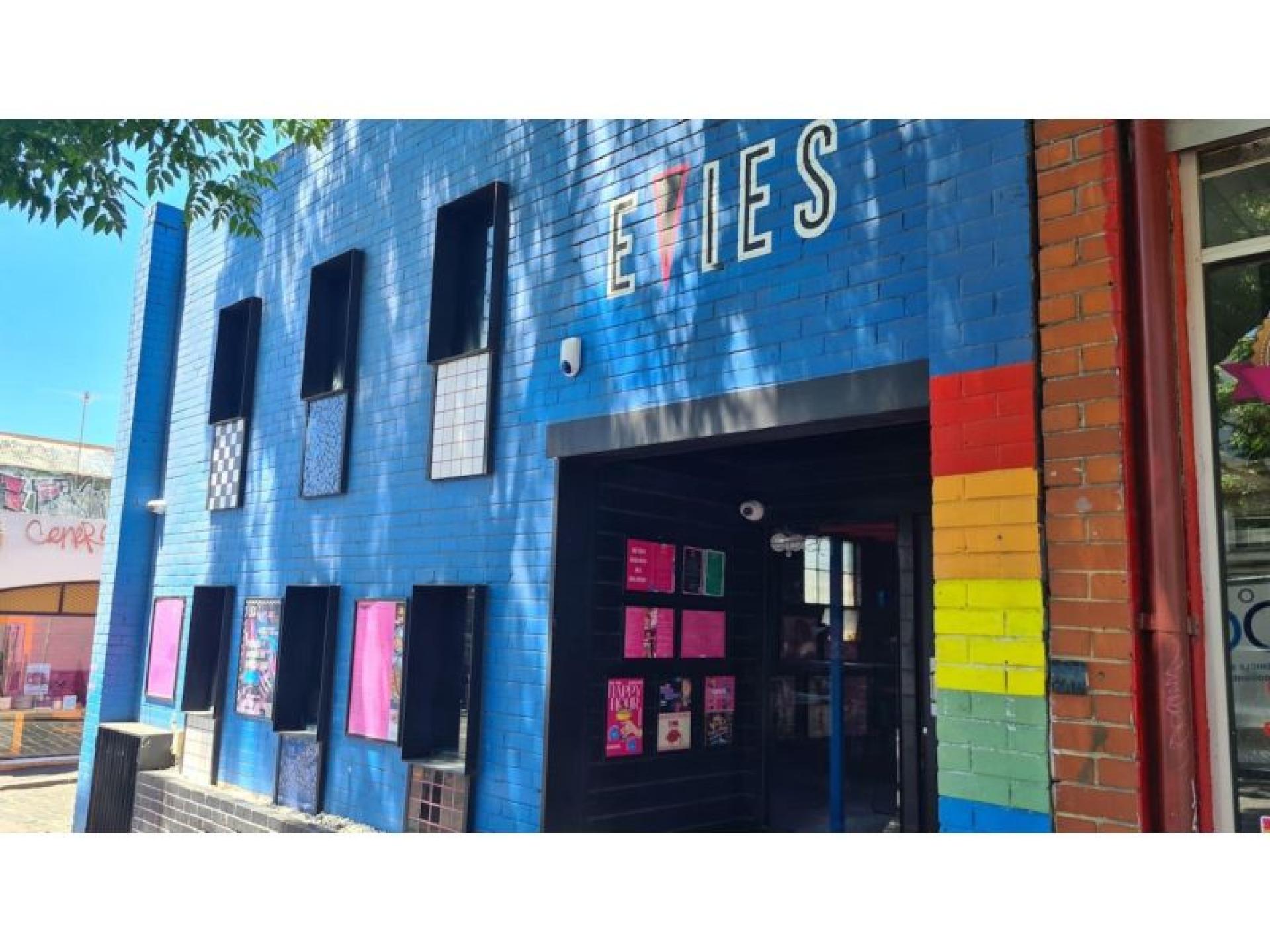 Evies Disco Diner - 676296 1