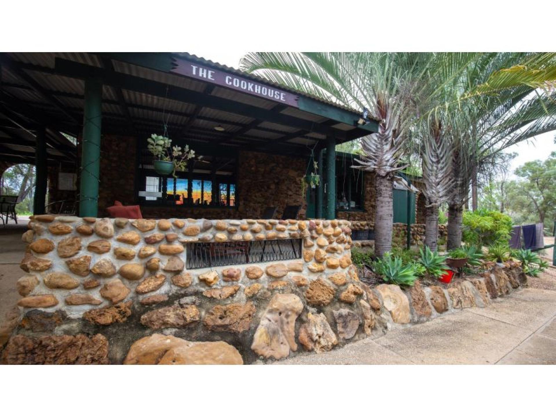 Sapphire Caravan & Cabin 676346 2