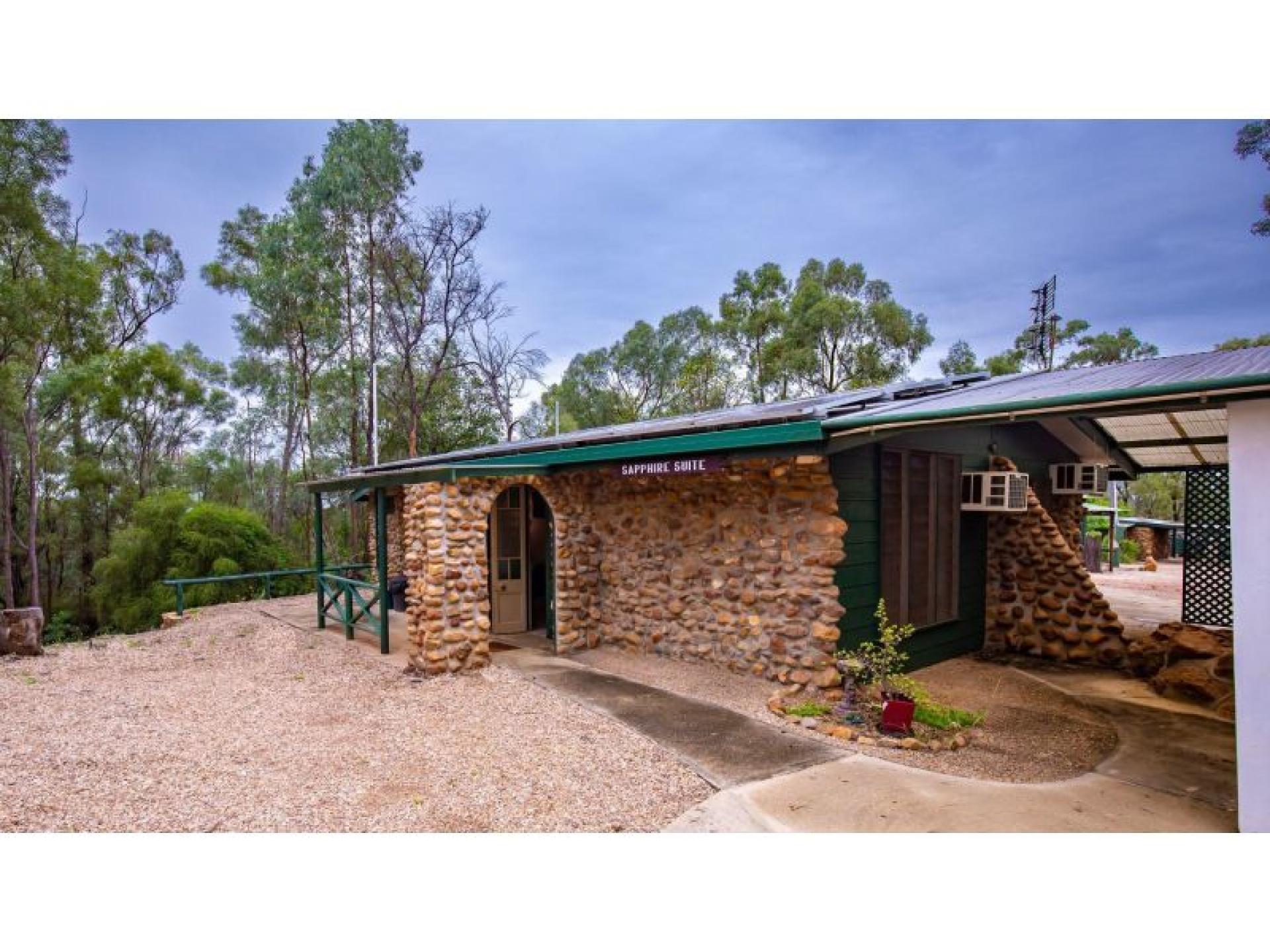 Sapphire Caravan & Cabin 676346 3