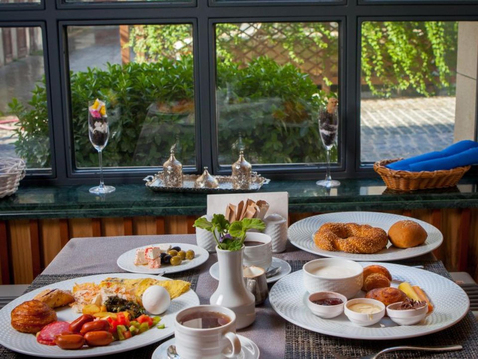 Established Community Cafe In 676463 1