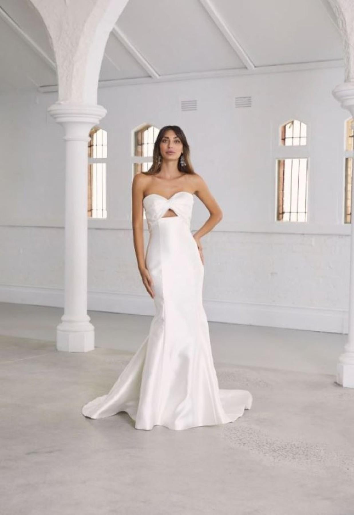 Long-established Bridal & Couture 676589 3