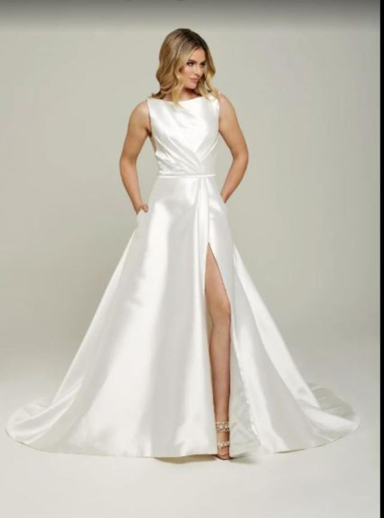 Long-established Bridal & Couture 676589 1