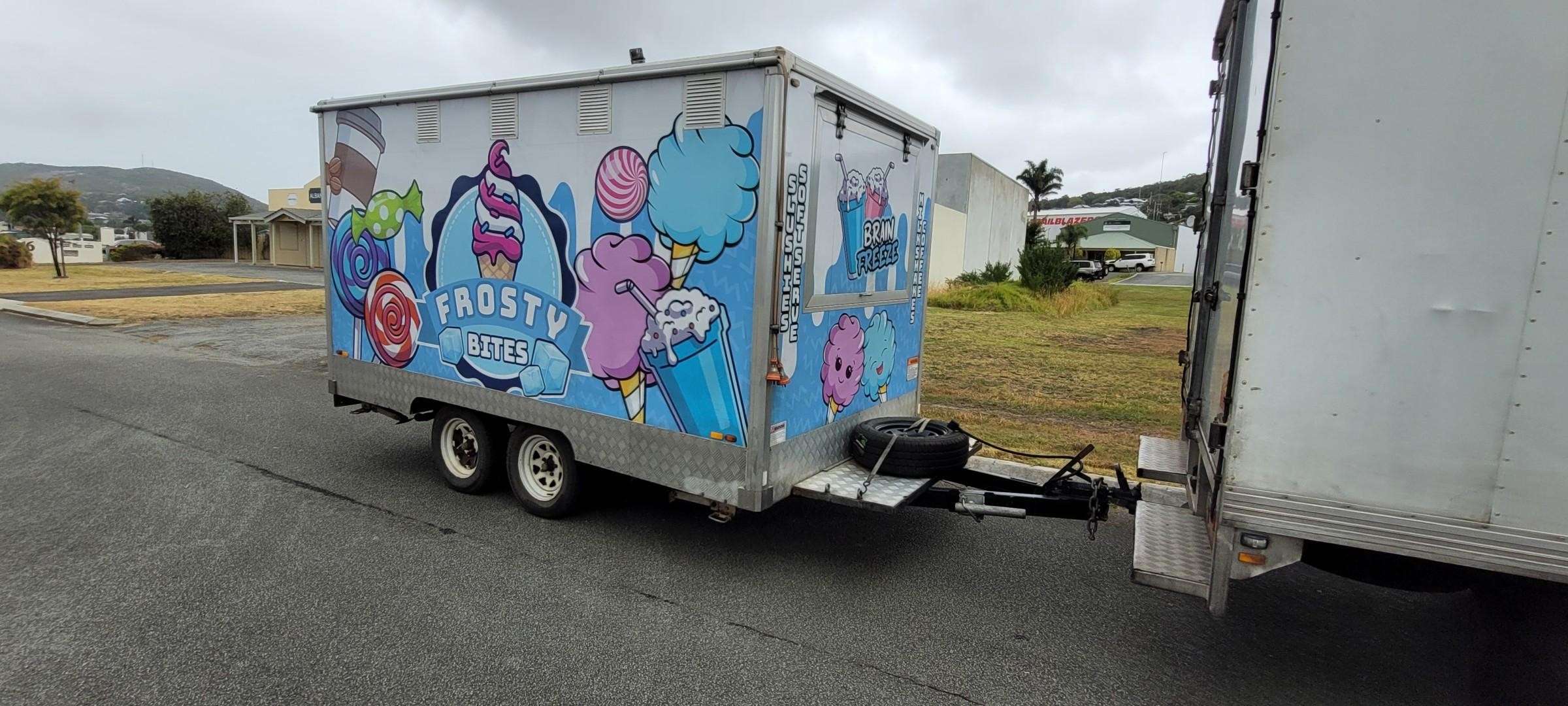 Ice Cream Van 677091 3