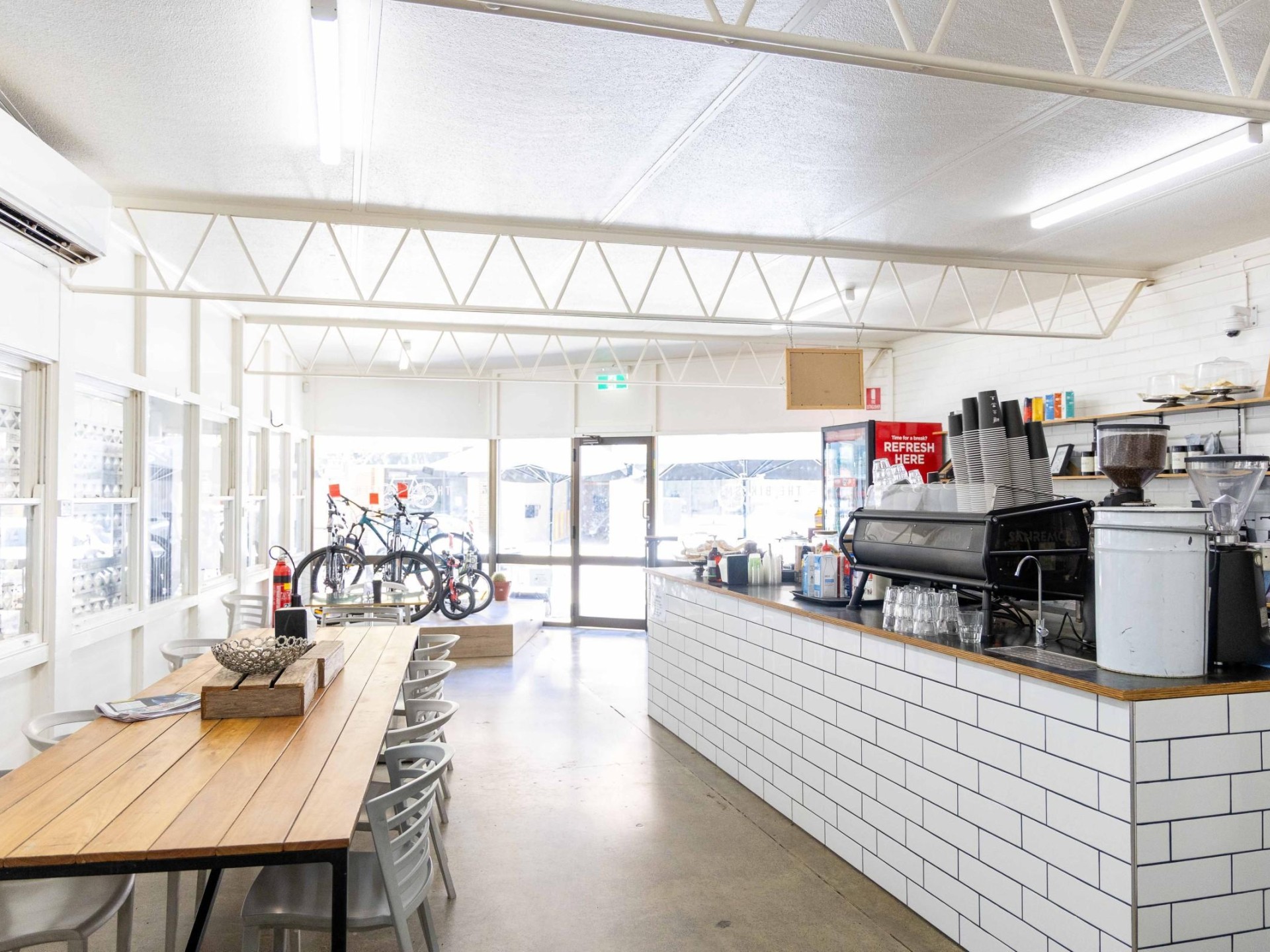 Established Café & Mountain 677248 2