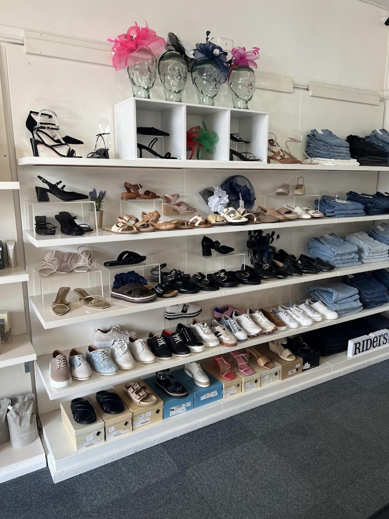 Ladies Fashion & Accessories 677389 3