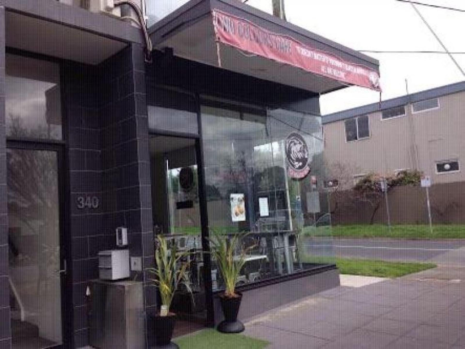 Trendy Cafe/restaurant - Bargain 677432 1