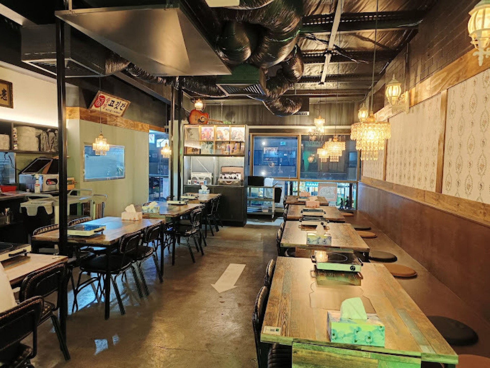 Korean Bbq Restaurant In 677442 2