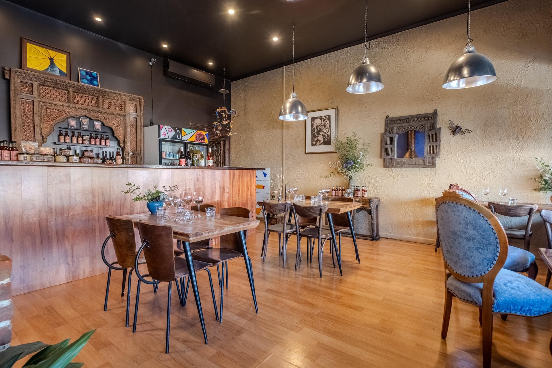 Wine Bar & Commercial 677893 3