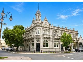 LEASEHOLD - Bull & Mouth Hotel Motel, Maryborough VIC - 1P0576
