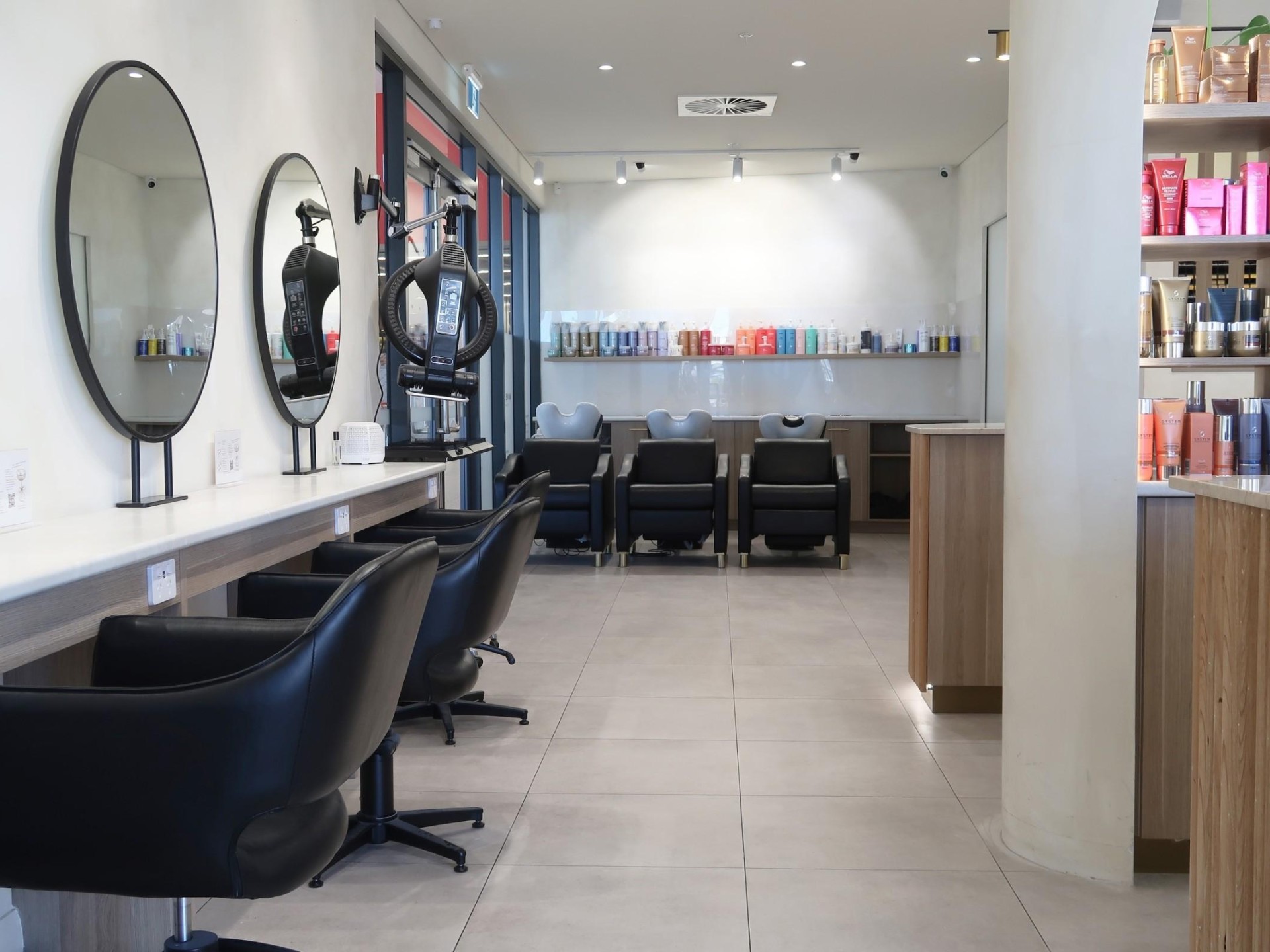 Luxury Fully-fitted Salon — 678470 2