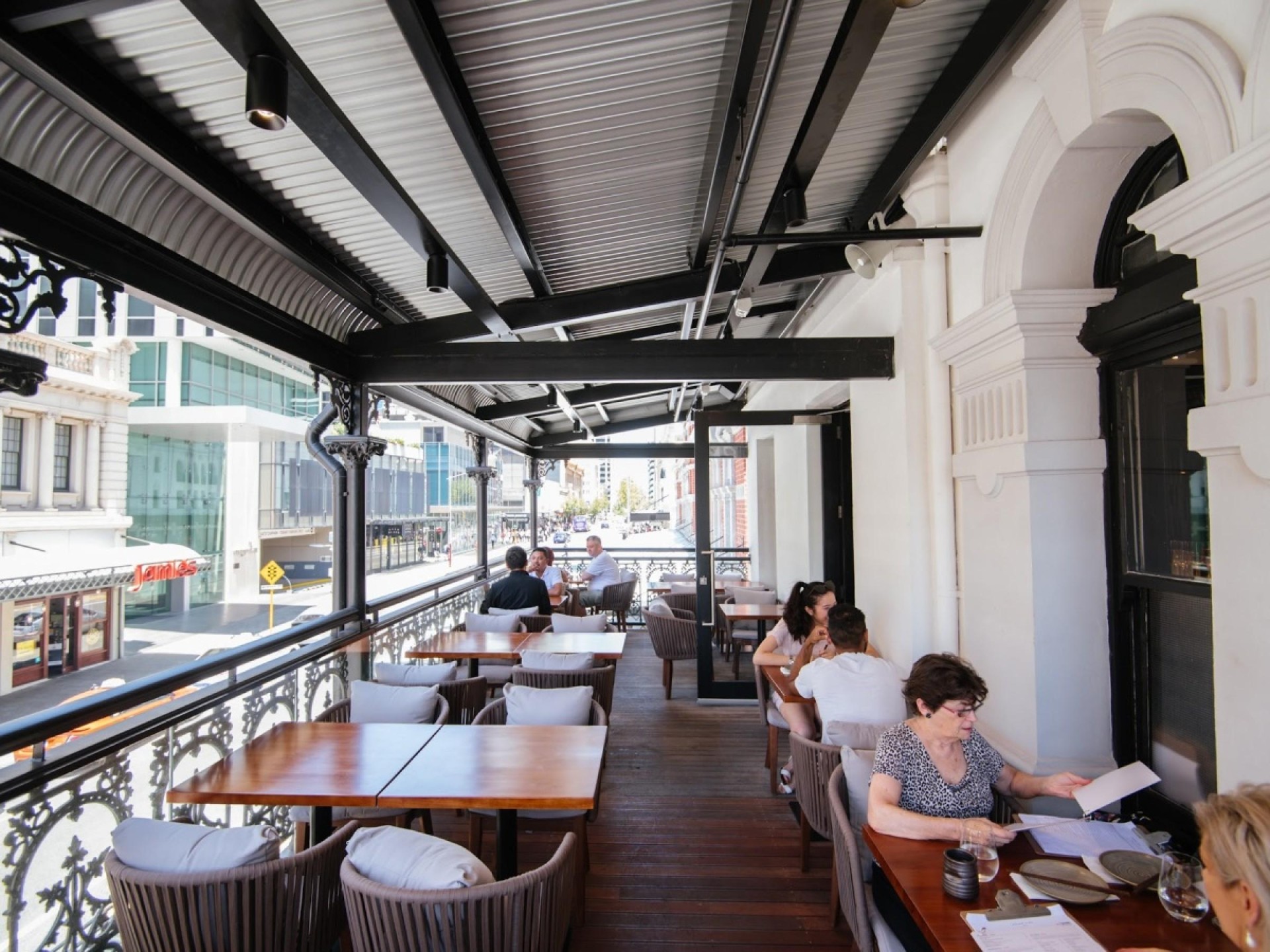 Stunning $1.7m Fit-out Bar 678499 3