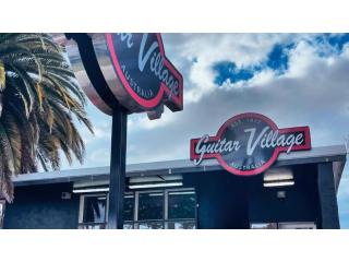 Guitar School Frankston - comes with a large online commerce network, retail shop filled with premium guitar brands