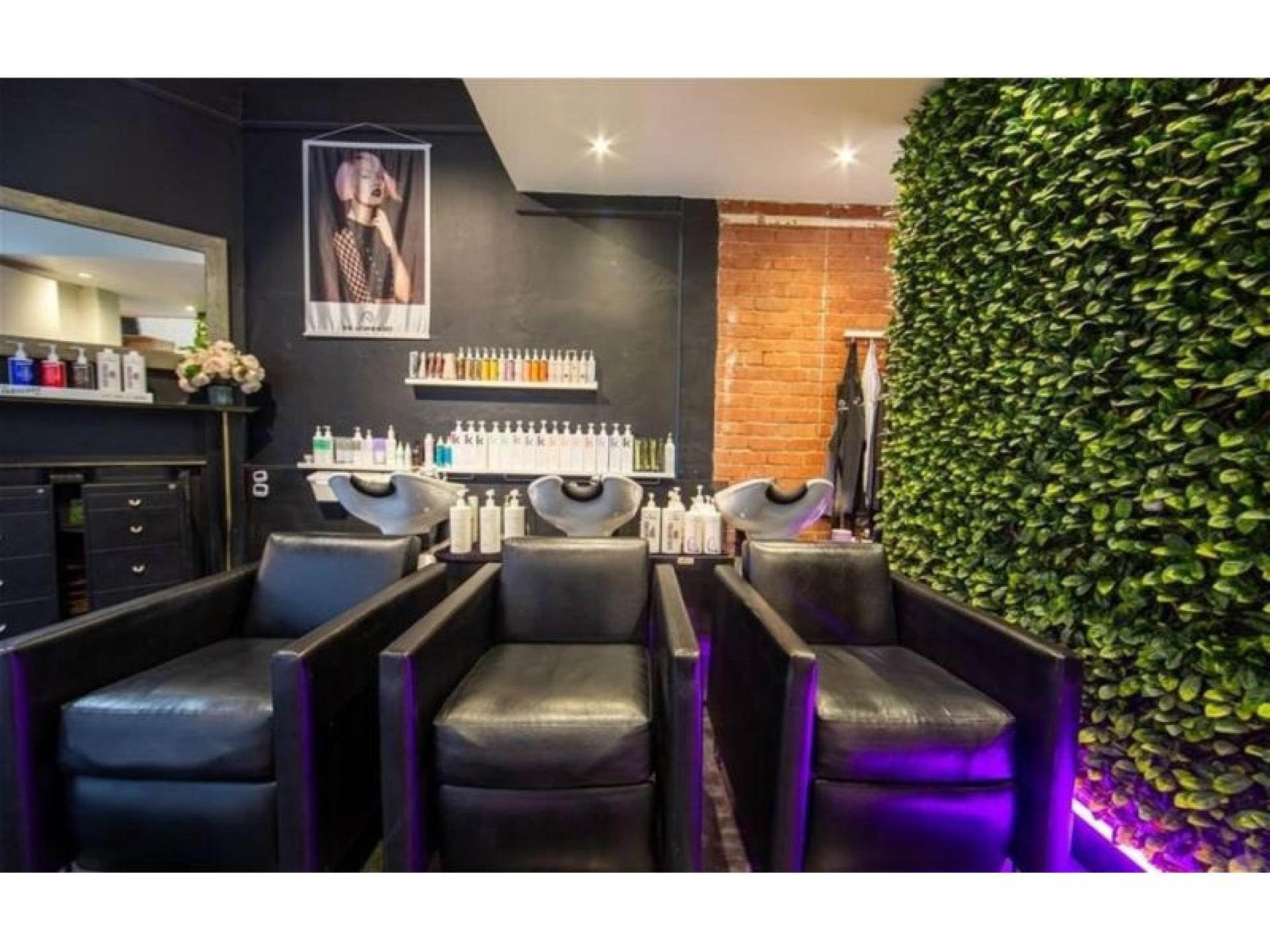 Longstanding Hair Salon With 679050 2