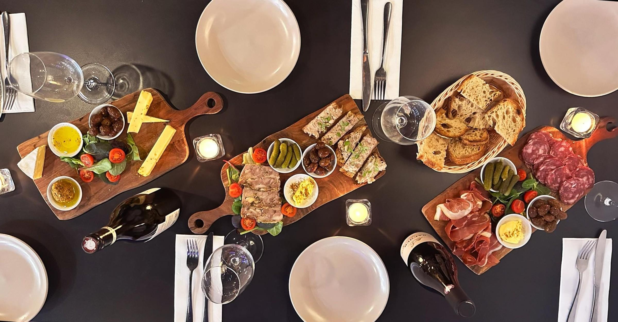 Standout Premium Bistro - 679680 2