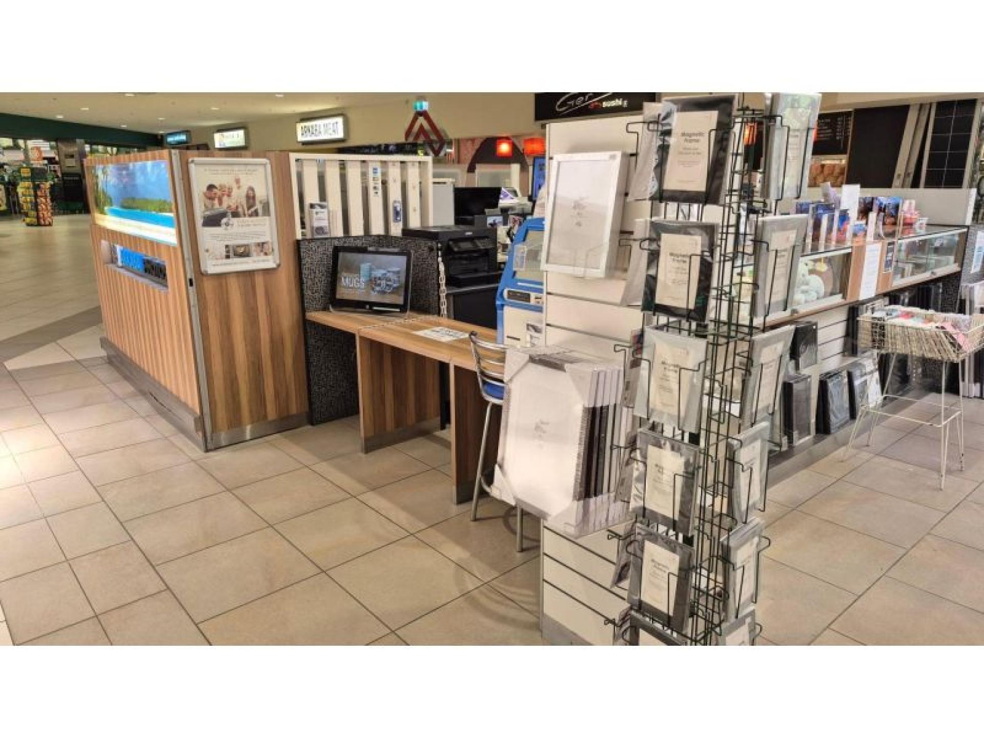 Busy Photographic Shop In 680035 3