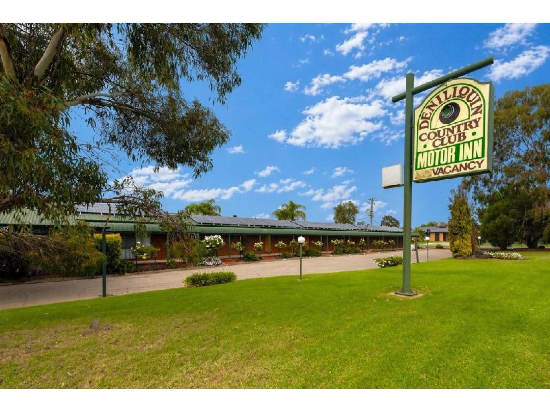 Sold - Country Club 680352 1