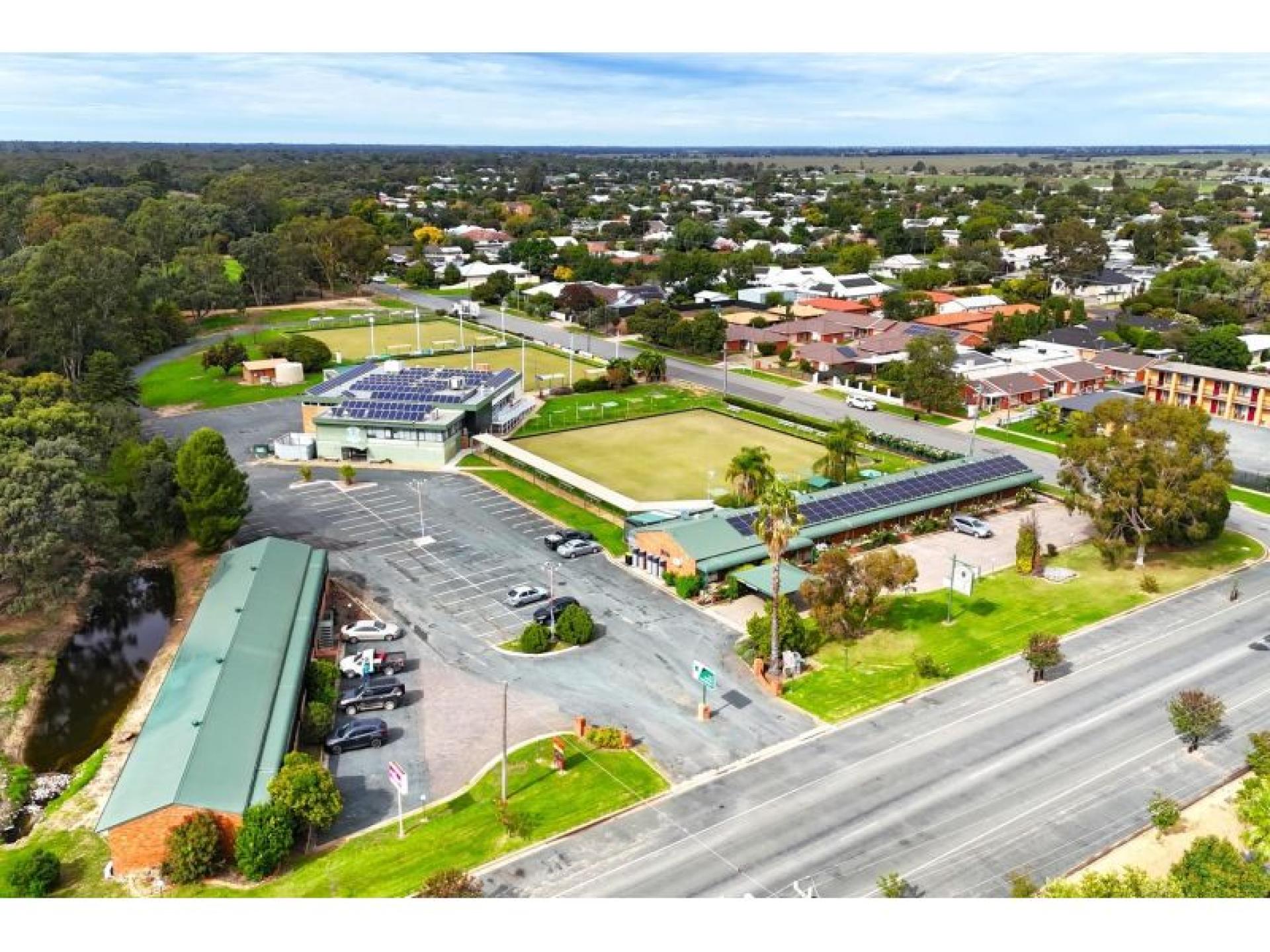 Sold - Country Club 680352 2