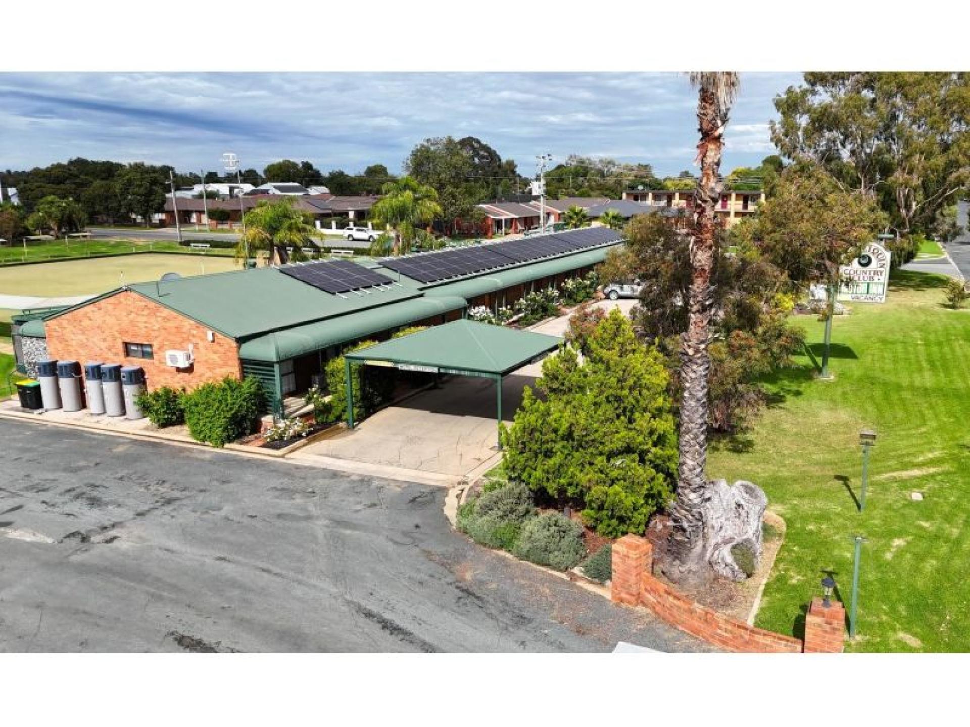 Sold - Country Club 680352 3