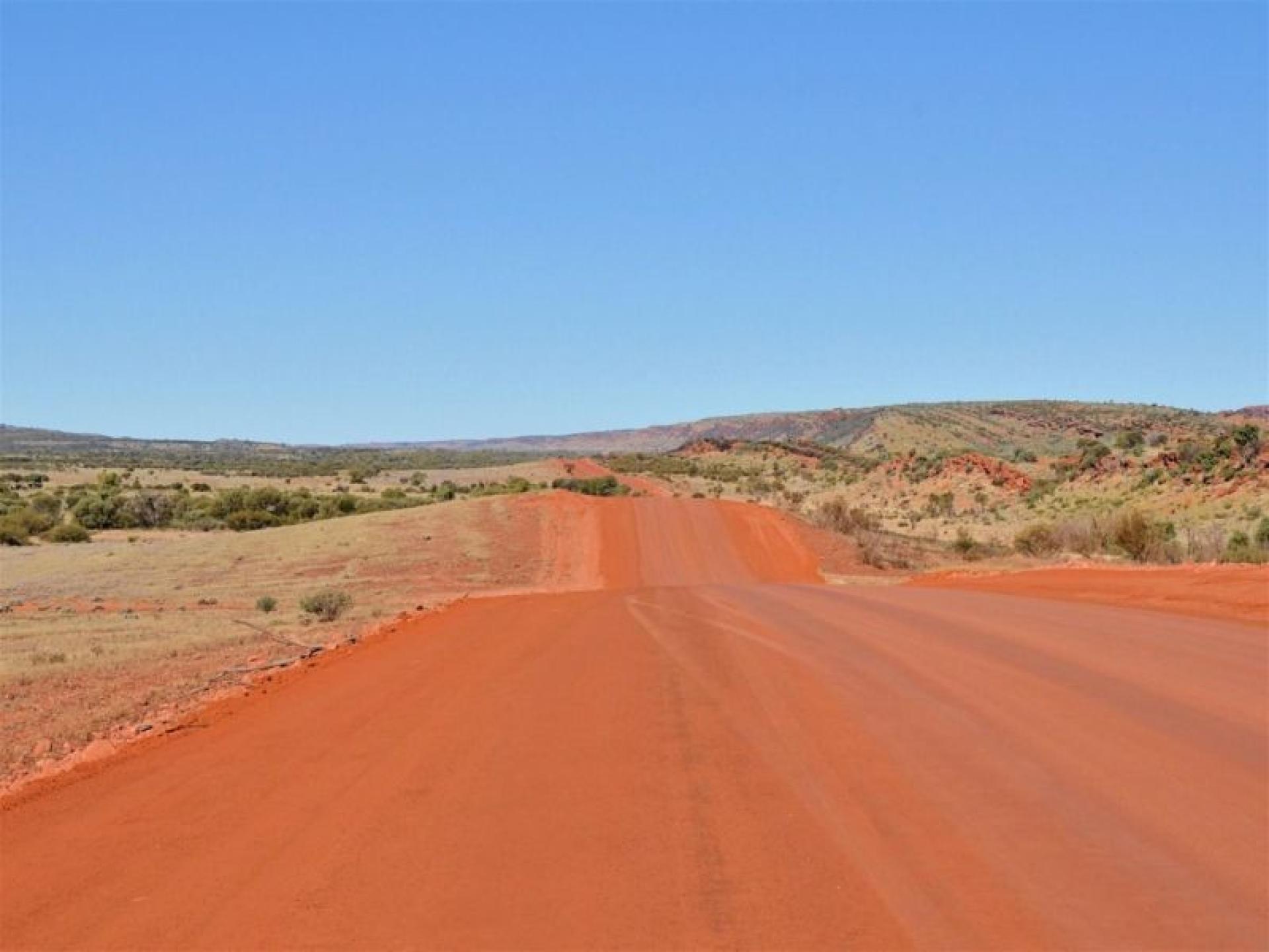 Central Australia Tour Business 680702 3