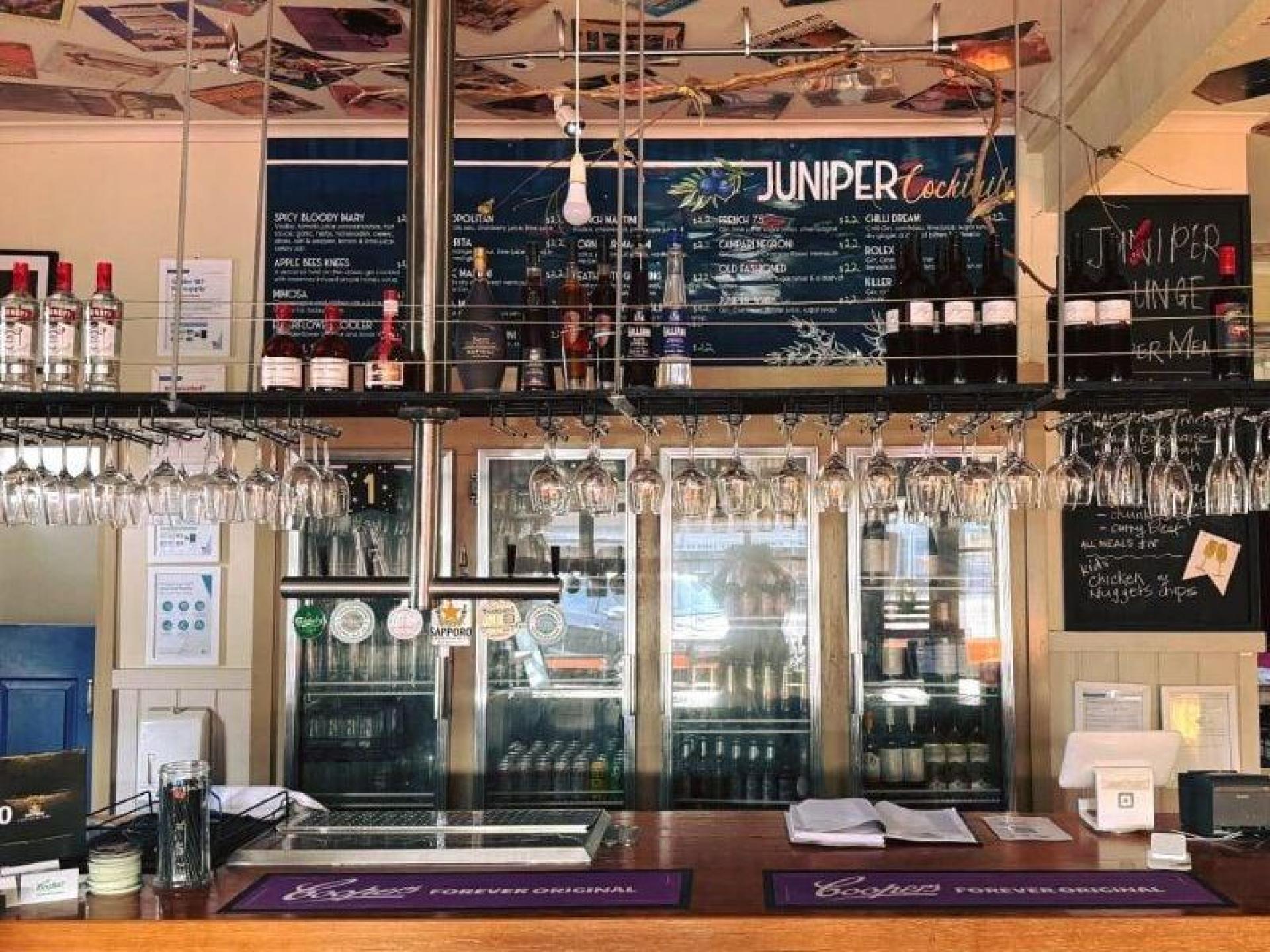 Iconic Gin Bar Restaurant 680721 2