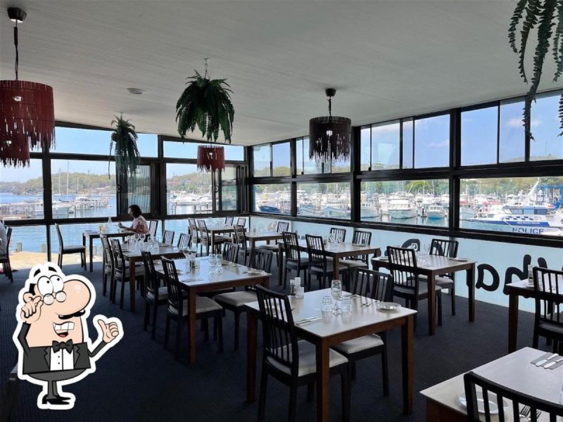 Waterfront Dining 681162 2