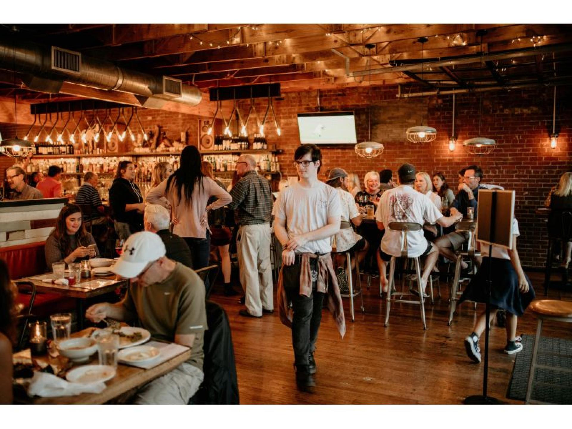 Iconic Bar & Grill 681227 1