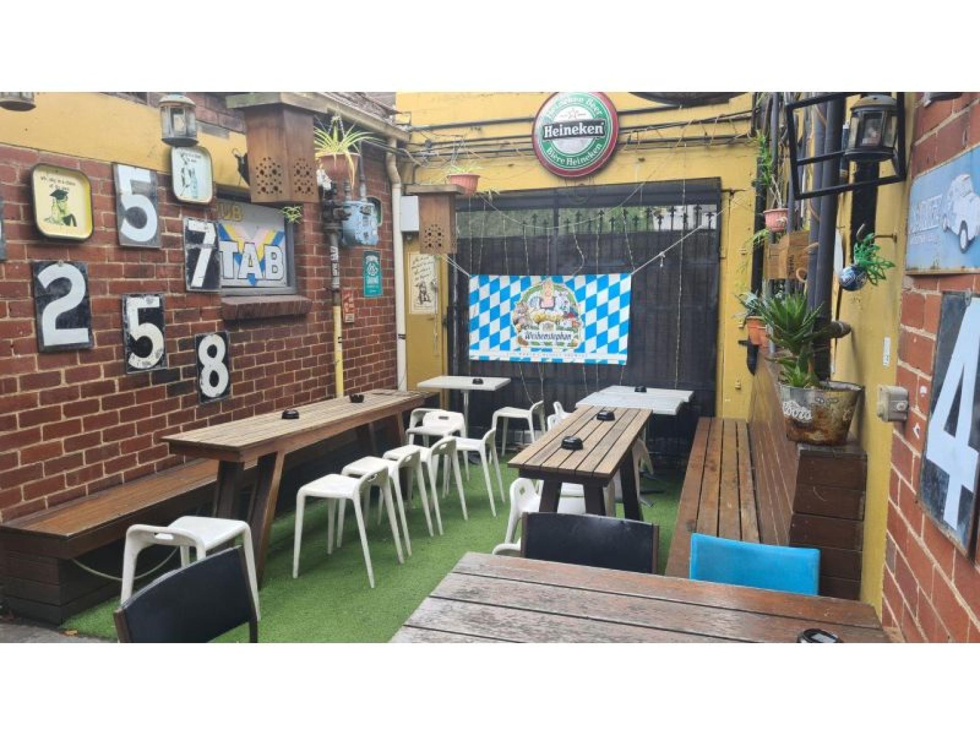The Fox Hotel - 681550 2