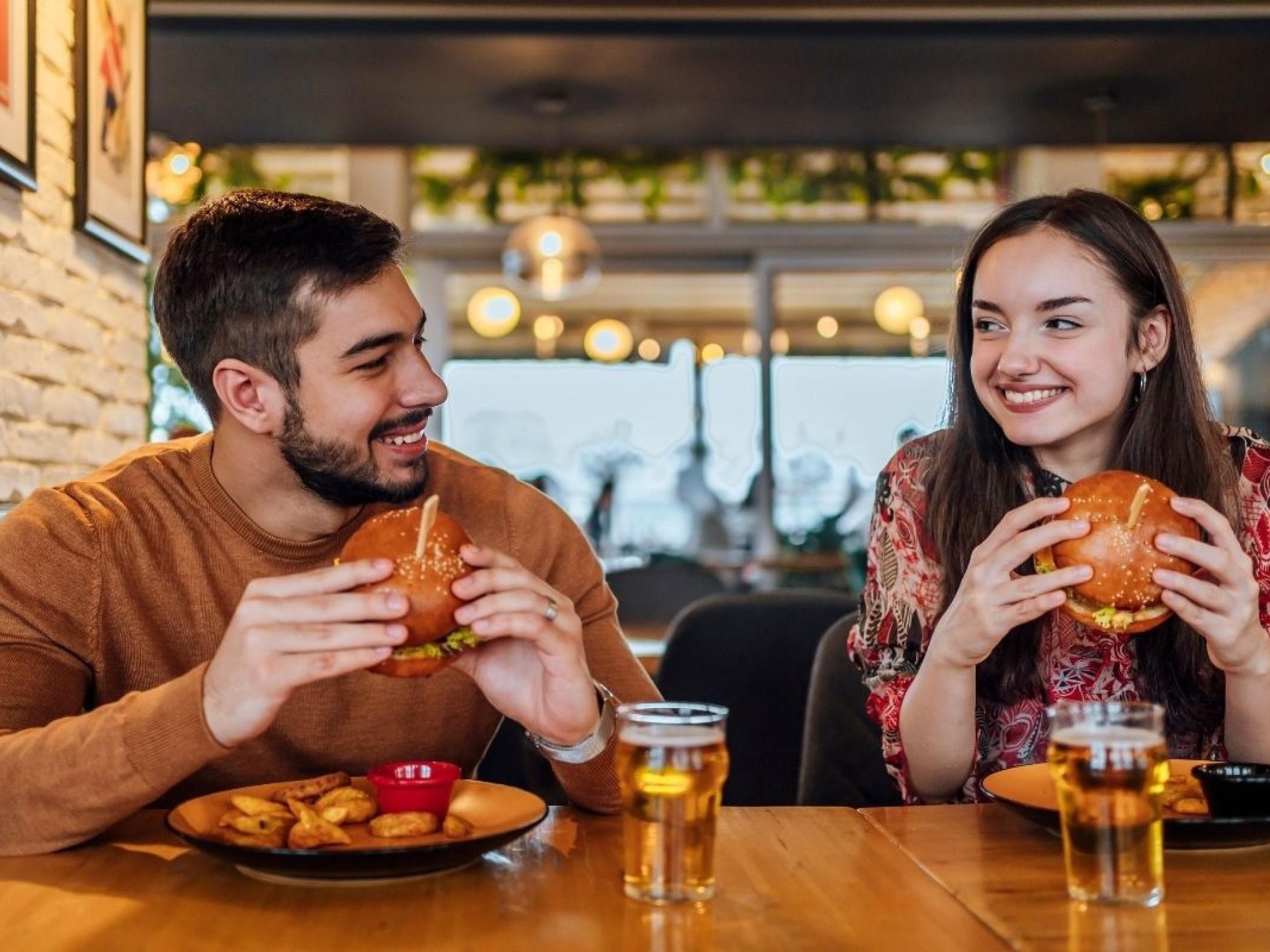 Licensed Burger Bar & 681833 3