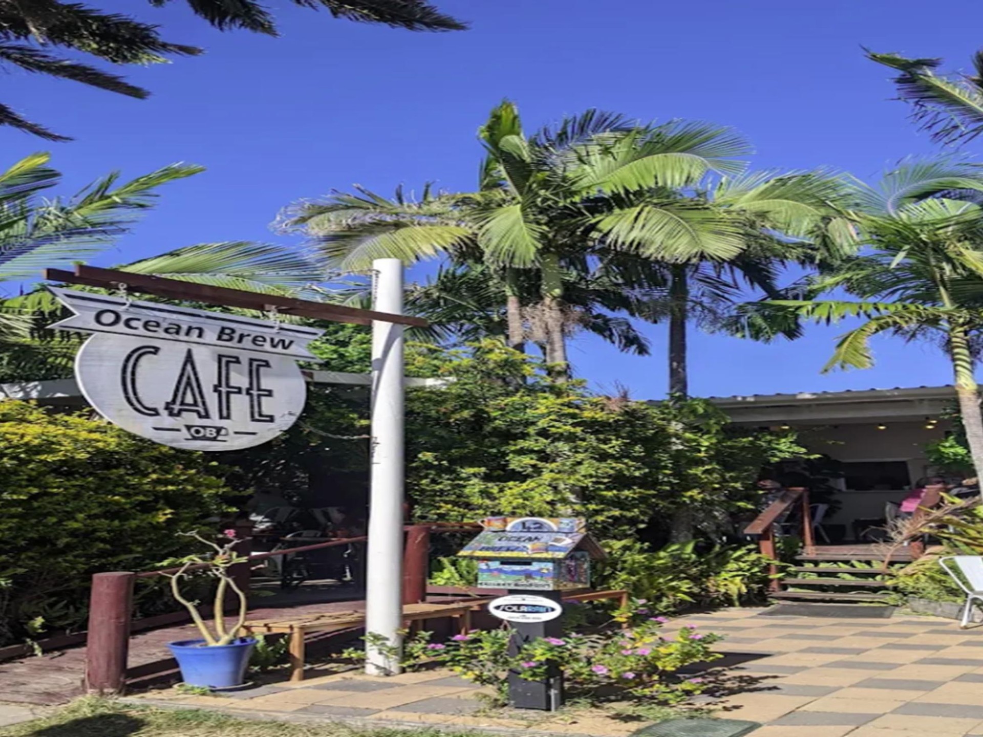 Coastal Café / Restaurant 682168 2