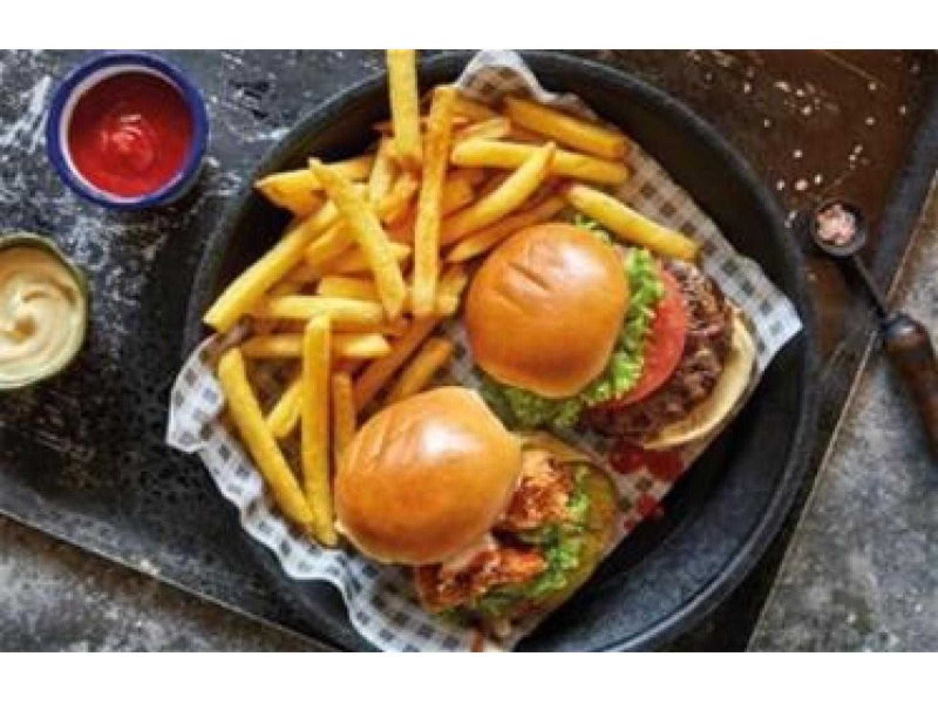 Licensed Burger Bar & 682258 1