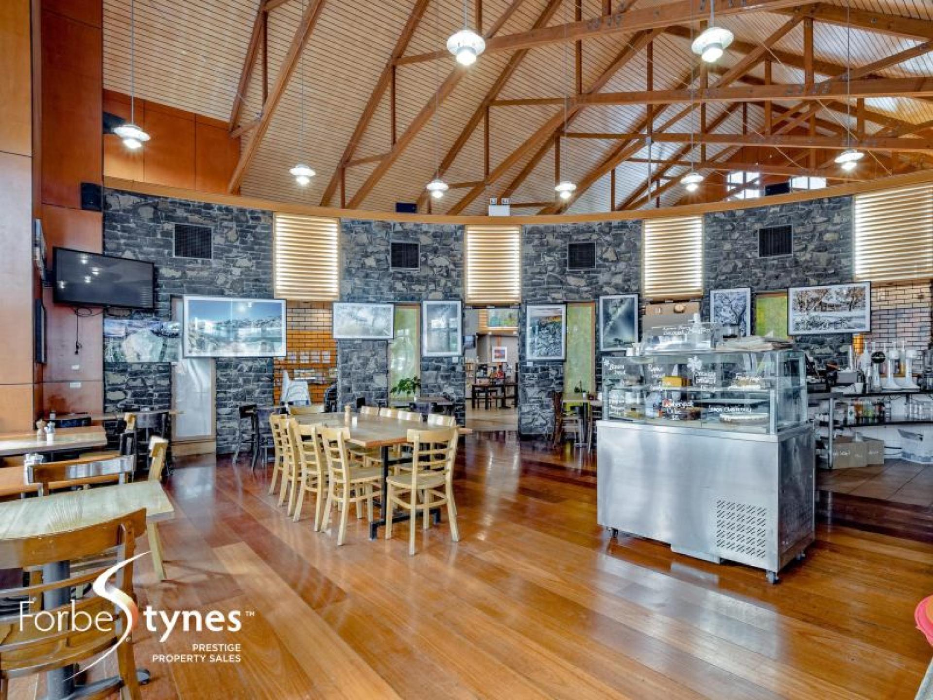 Large Licenced Café – 682840 2