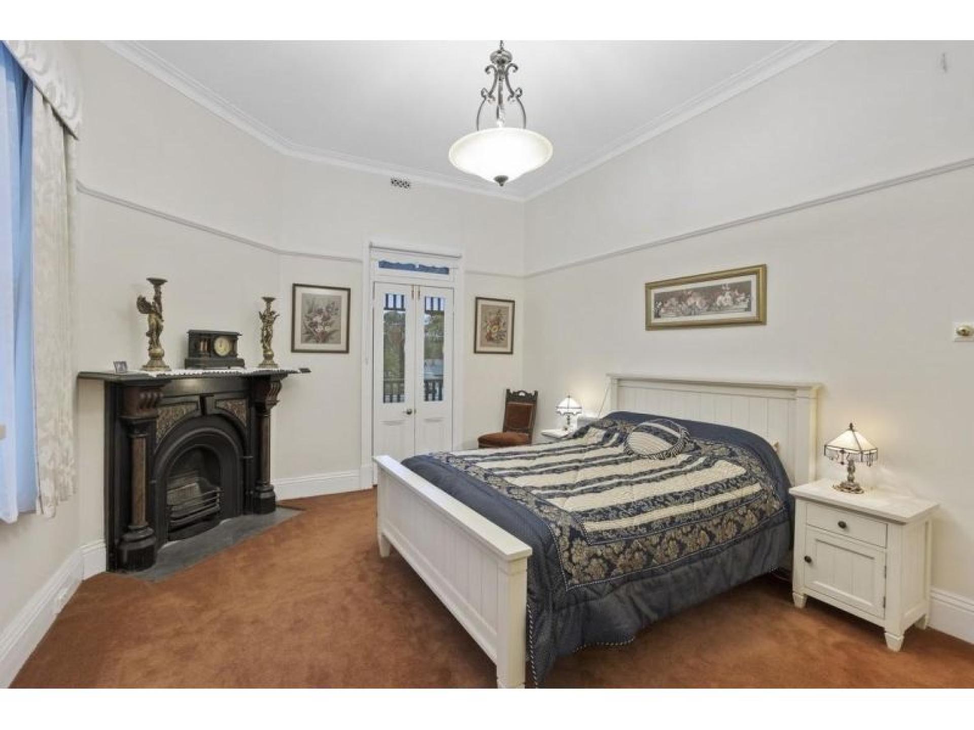 Freehold Vacant Possession - 683311 2