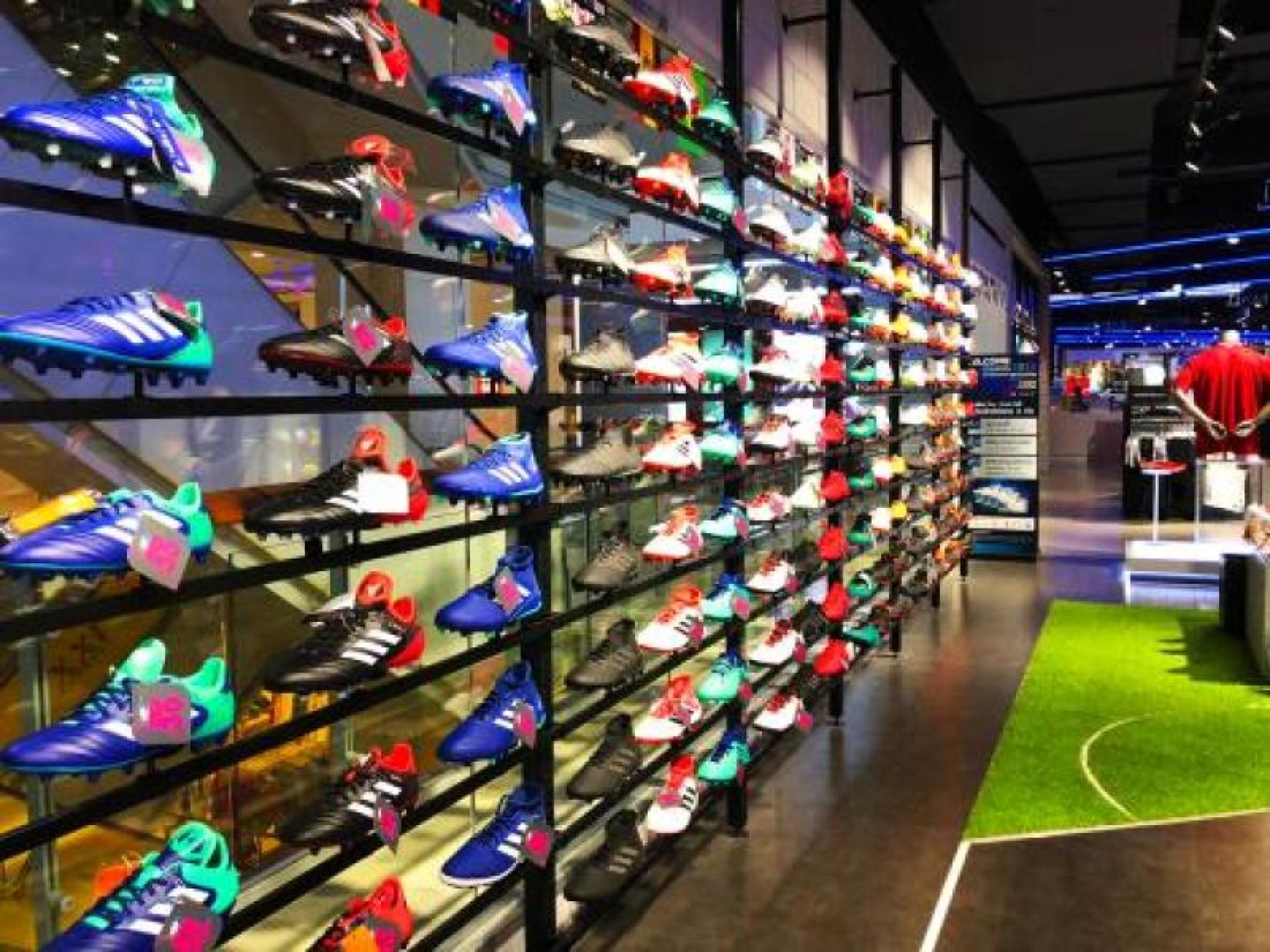 Leading Sporting Goods Franchise 683377 1