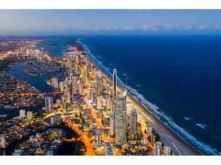 Beachfront Landmark - Over 4,000m2 Site in Surfers Paradise - 38DS