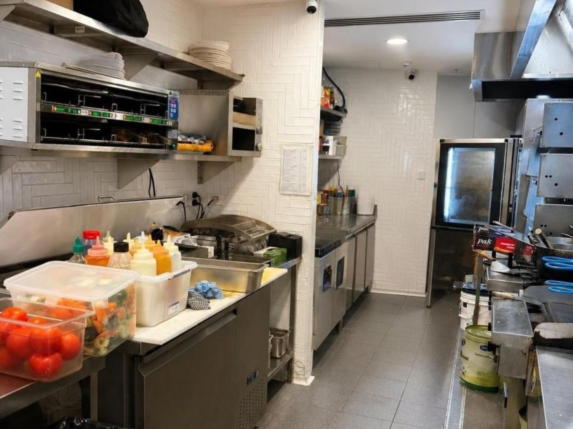 Food Court Chicken Takeaway 683547 3