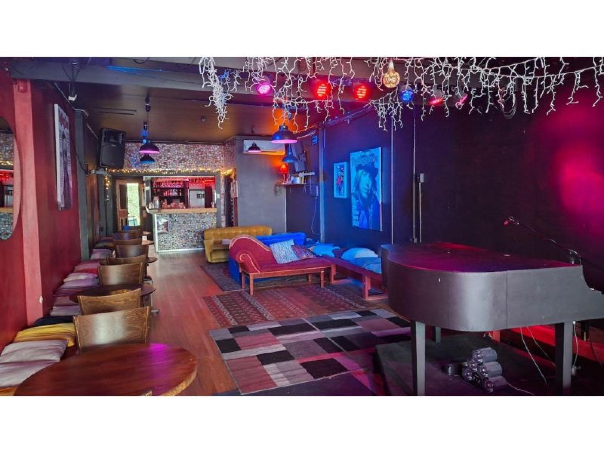 Under Offer - Piano 683845 1