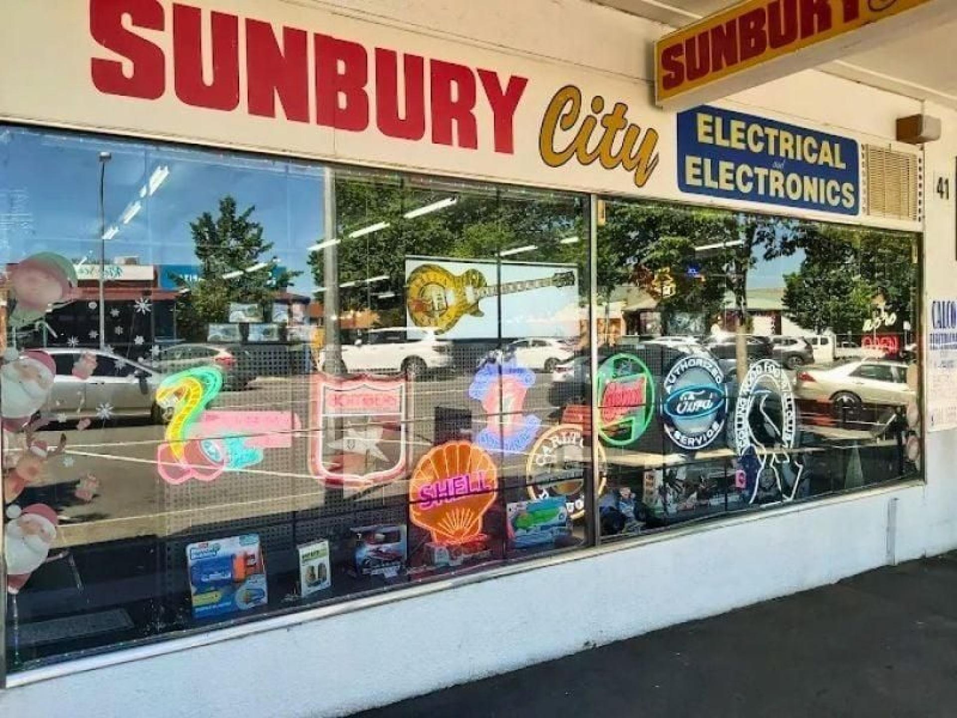 Established Electronics Retail Business 683882 3