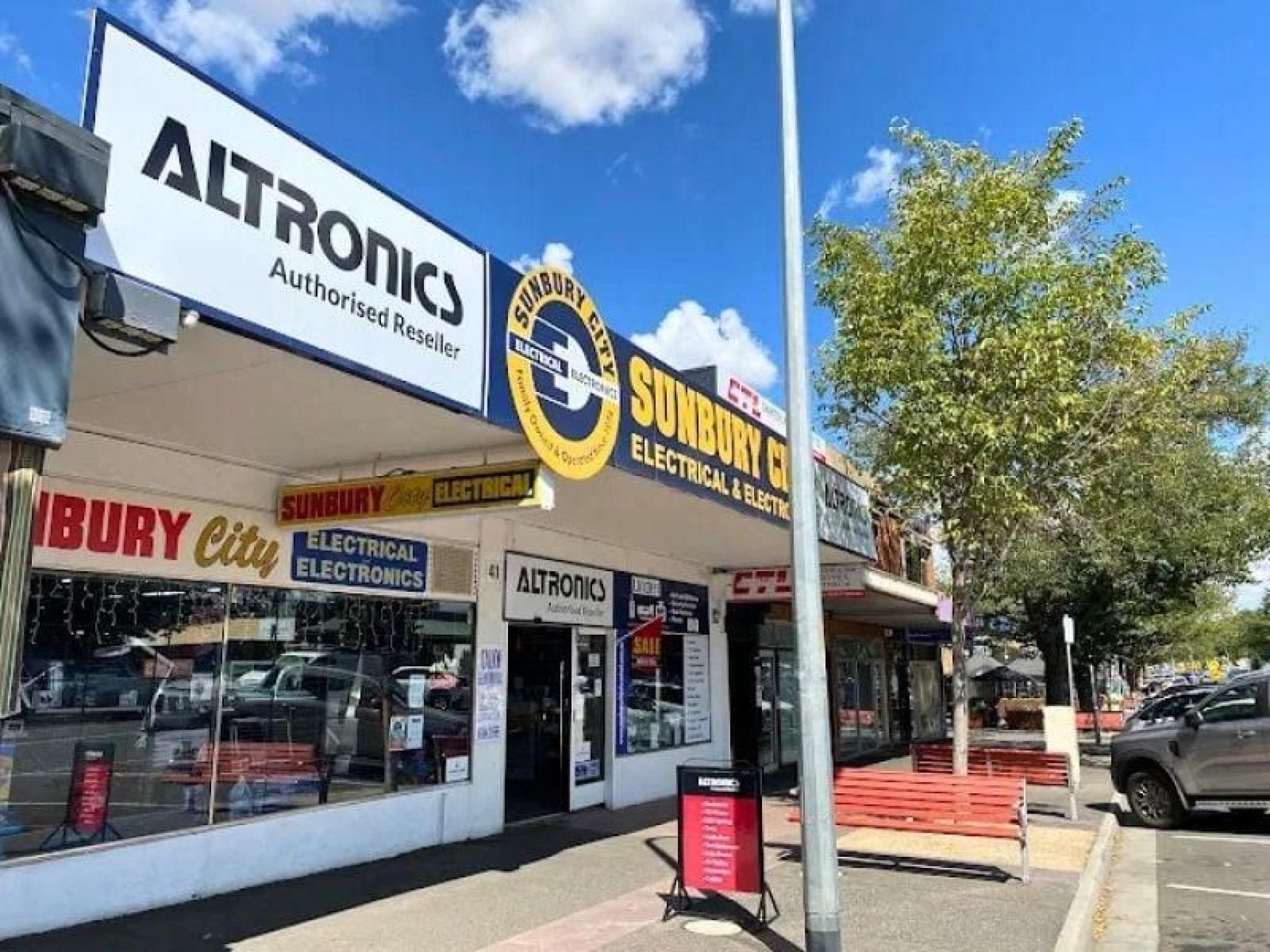 Established Electronics Retail Business 683882 2