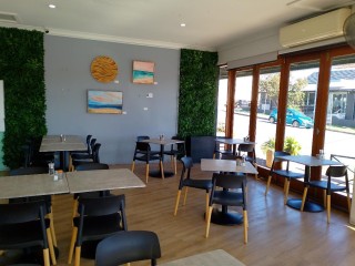 Thriving cafe with Lake views for Sale