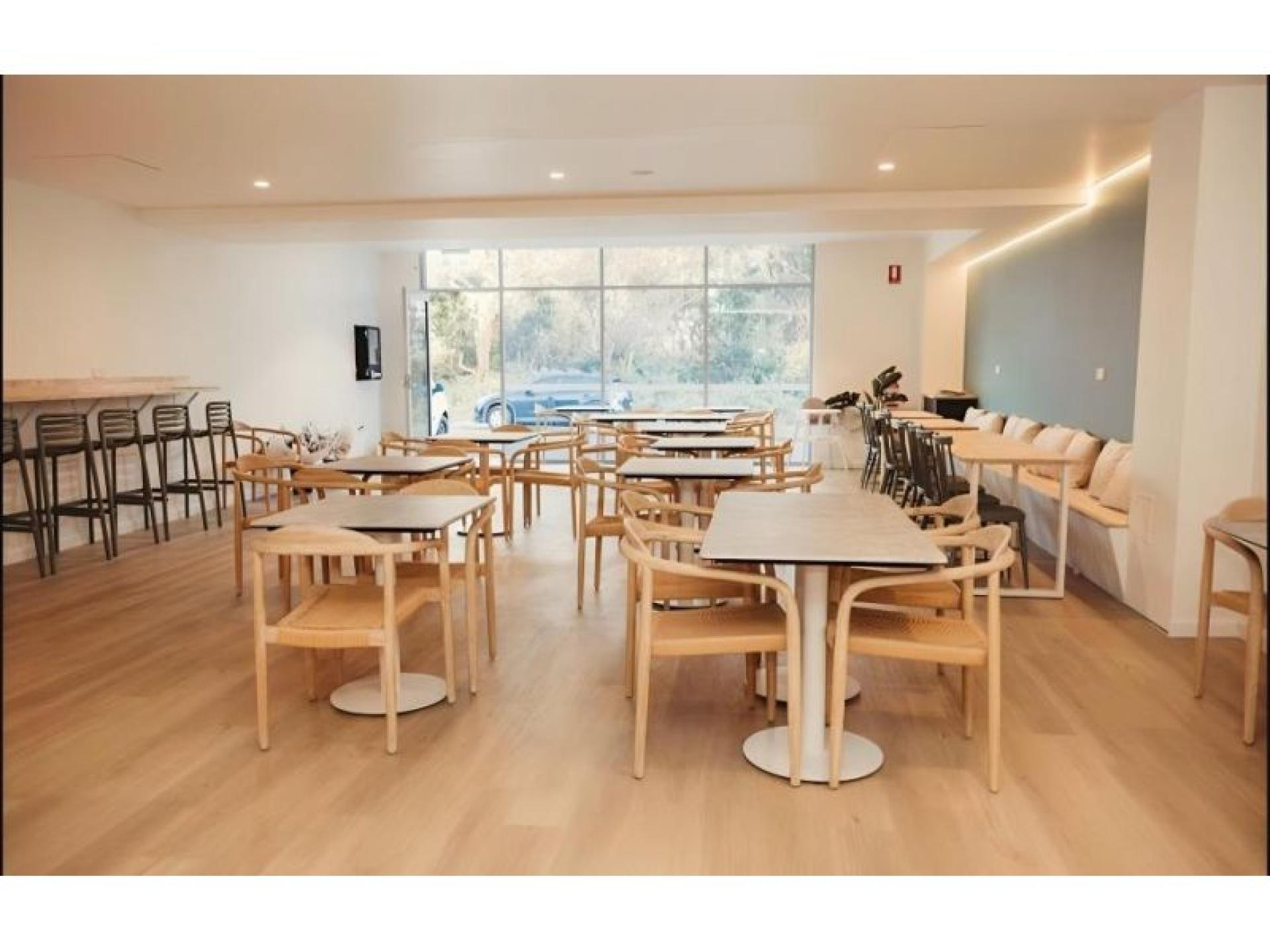 Under Offer - Spacious 684123 3