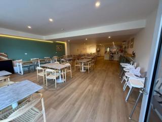 Spacious Cafe in Busy Coastal Suburb - Bateau Bay, NSW