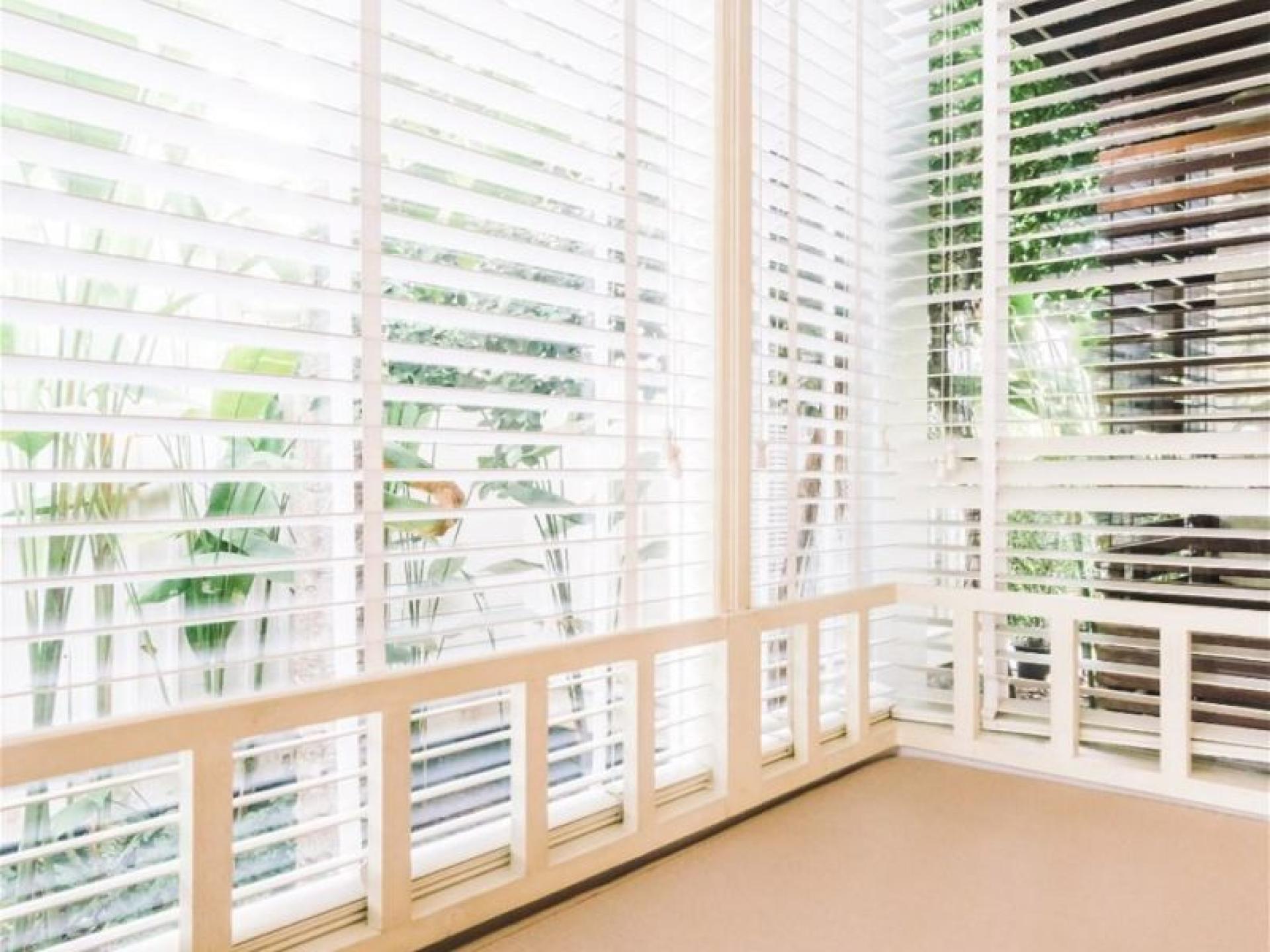 Commercial Window Furnishings Business 684268 1