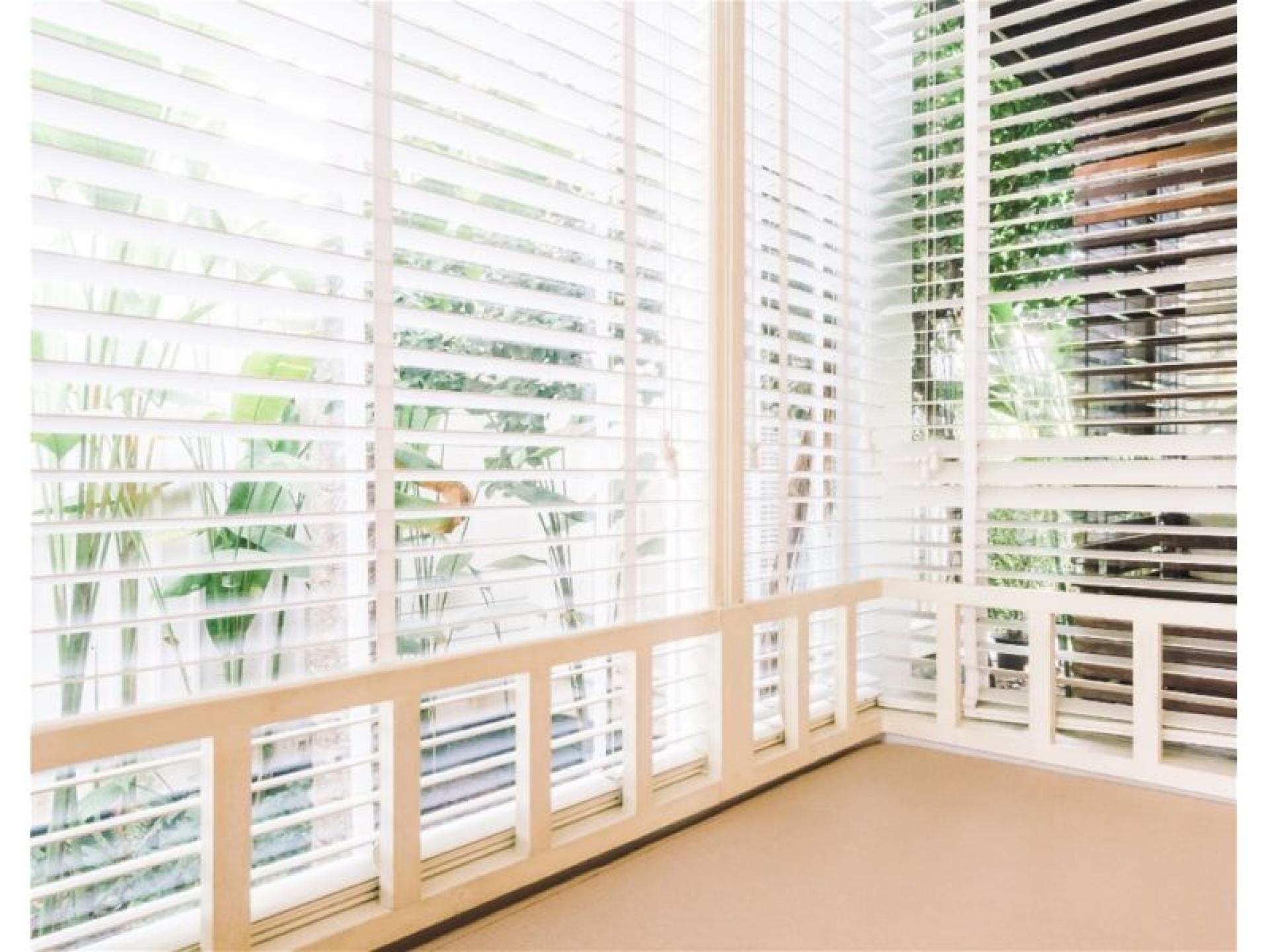 Commercial Window Furnishings Business 684268 1