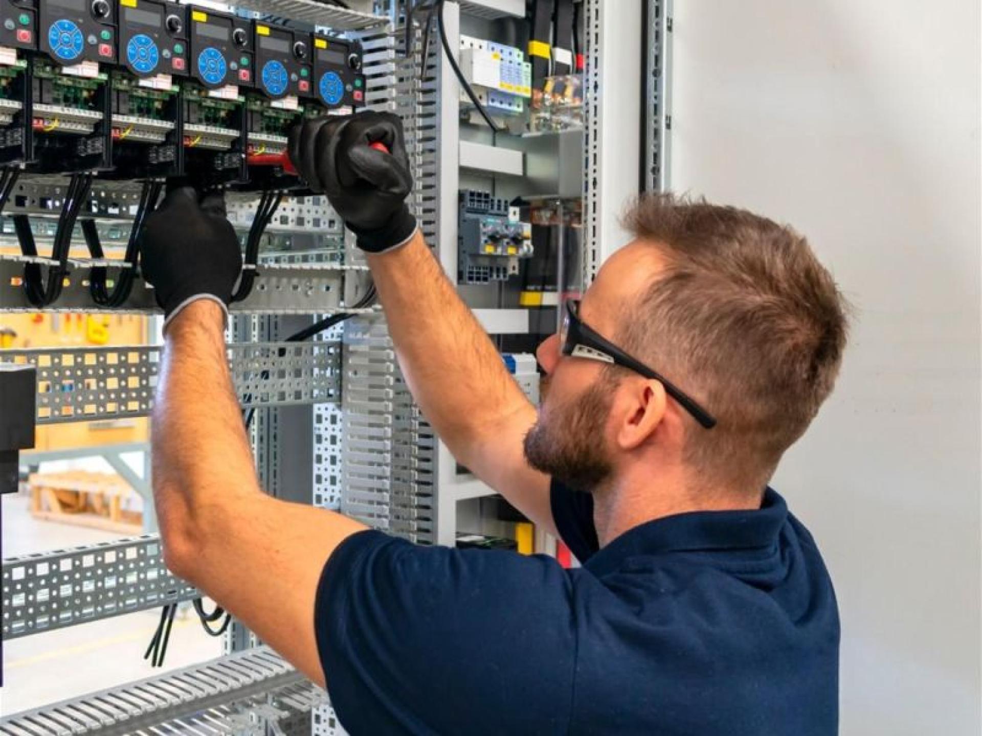 Bairnsdale Electrician Business 684283 3