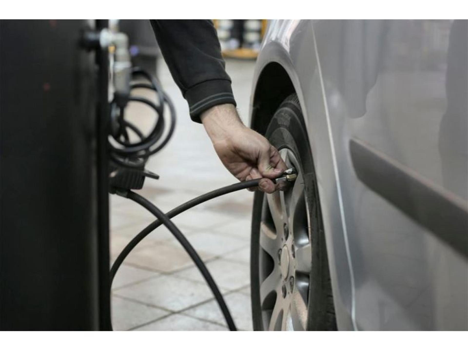 Auto & Tyre Business 684298 2