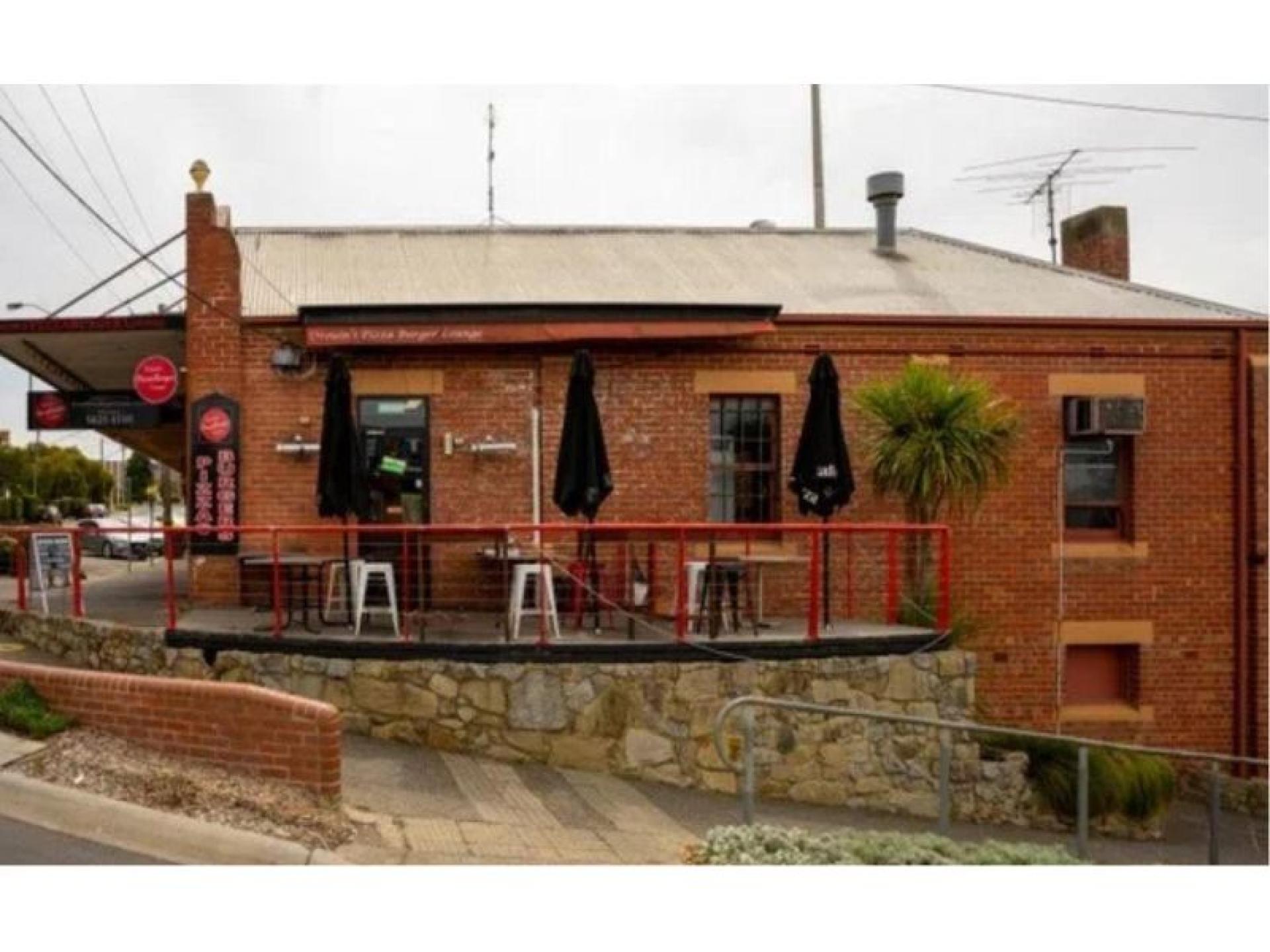 Drouin Burger And Pizza 684358 2