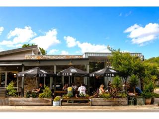 LEASEHOLD - Tomahawks Bar & Eatery, Bright VIC - 1P0589