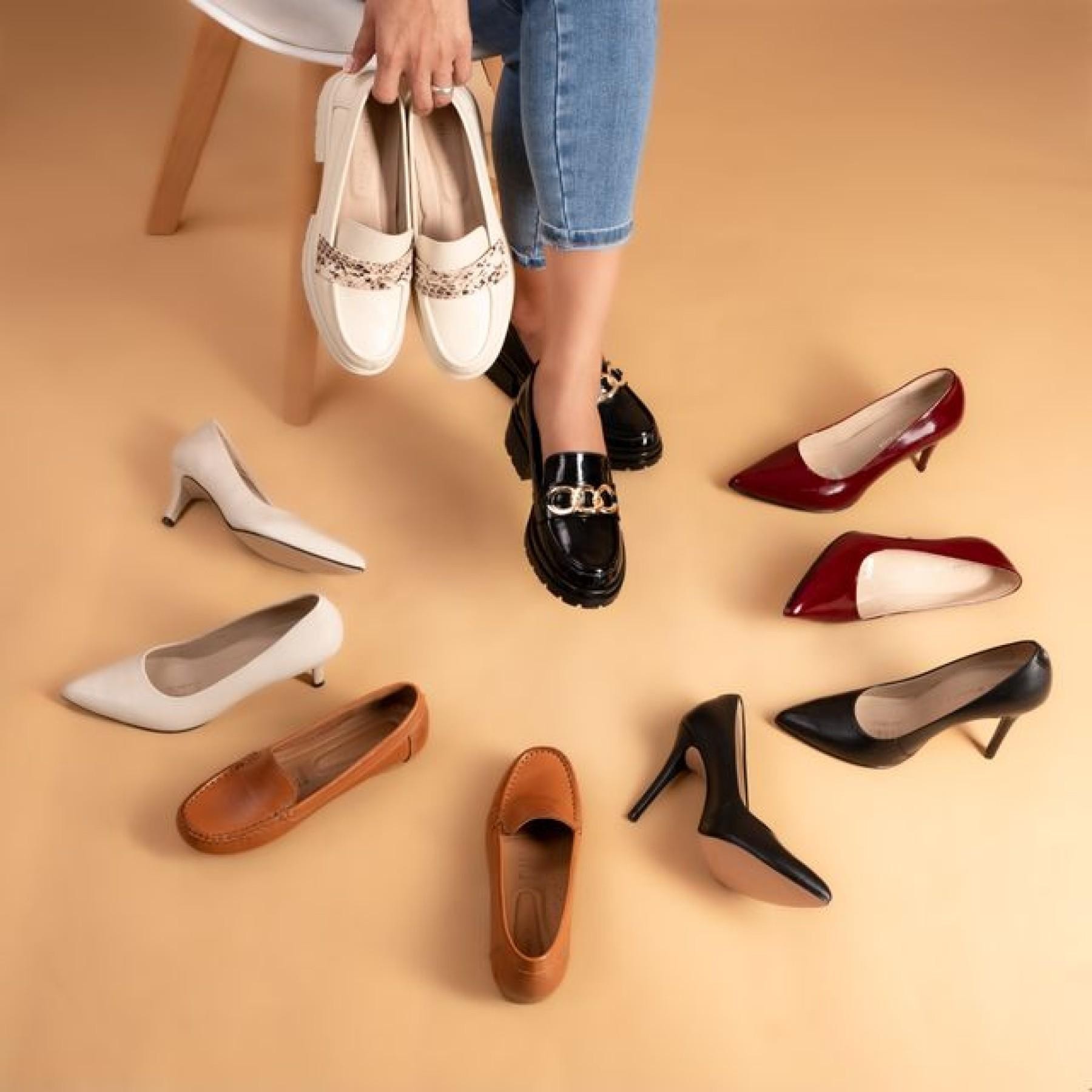 Retail Shoe Store + 685504 2