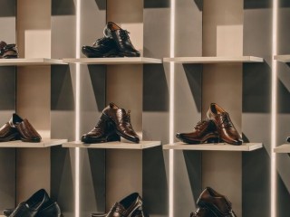 Retail Shoe Store + Online Sales. Showing a nett over $244,000 p.a.  Brisbane.
